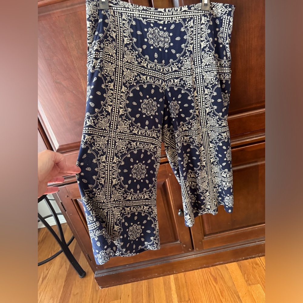 Navy and cream capri rayon pants. Size Large.